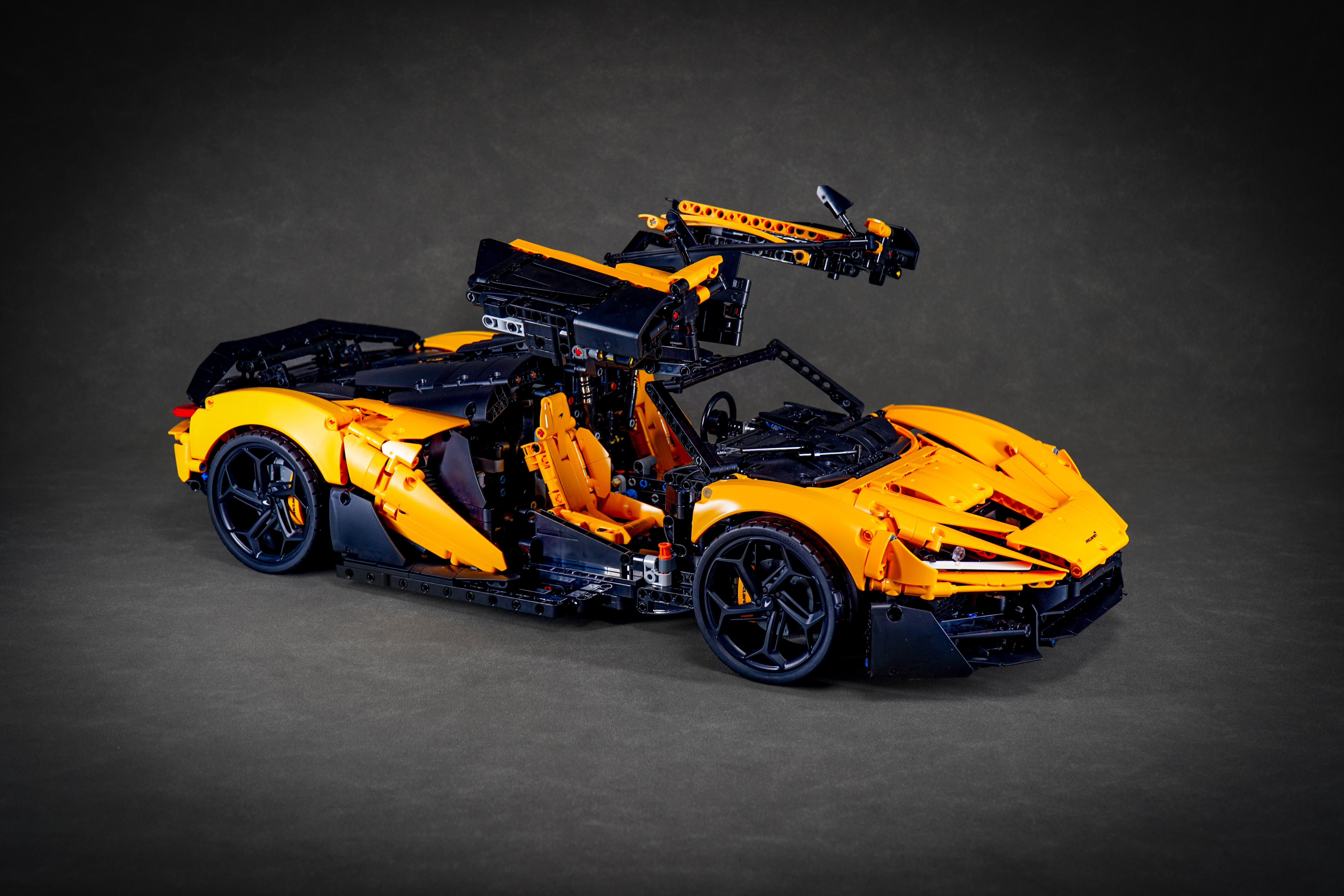 Player-finished Brick Leon / Laoliang MOC 03 yellow model with open doors and raised wing